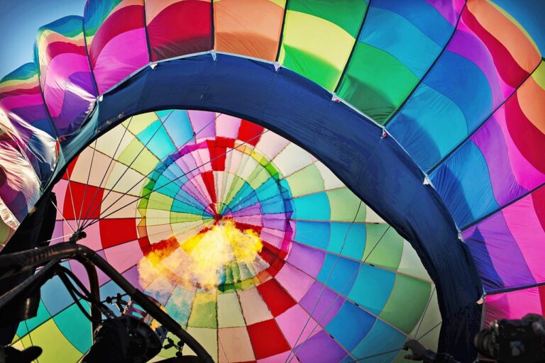 So gewinnen Sie langfristig mit Anlagestrategien gegen Inflation Anleger überprüfen diversifiziertes Portfolio als Anlagestrategie gegen Inflation langfristig
