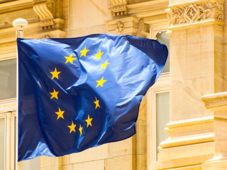 Aktuelle Entwicklung der EU Inflation und ihre Auswirkungen auf Verbraucher und Märkte Grafik zeigt Entwicklung der EU Inflation und Auswirkungen auf Verbraucher und Märkte