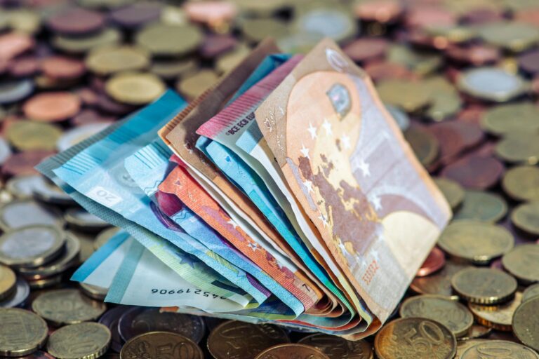 Mit klugem Inflations-Management Geschäftskosten steuern und Wachstum fördern Unternehmer analysieren Geschäftskosten für effektives Inflations-Management und Wachstum