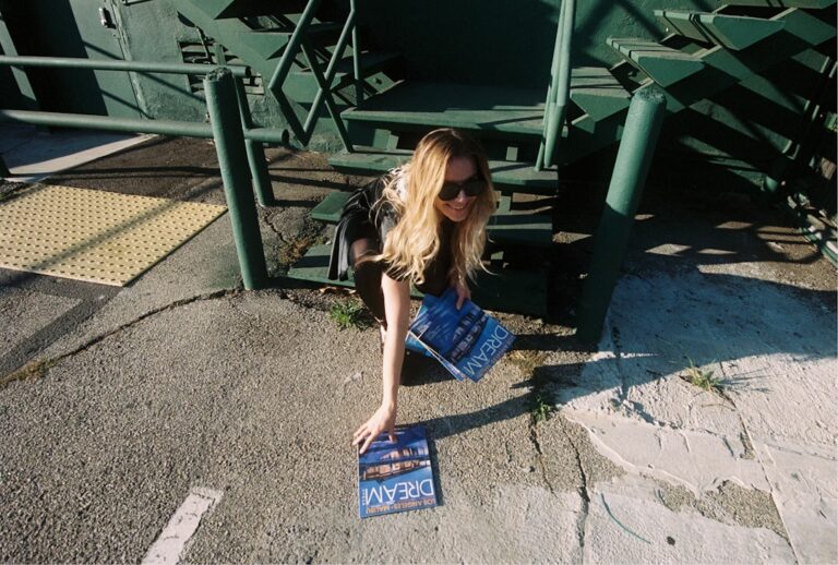 Unternehmen Inflation Strategien zur Stabilisierung in unsicheren Zeiten Geschäftsmann analysiert Inflation Strategien zur Stabilisierung von Unternehmen in wirtschaftlicher Krise